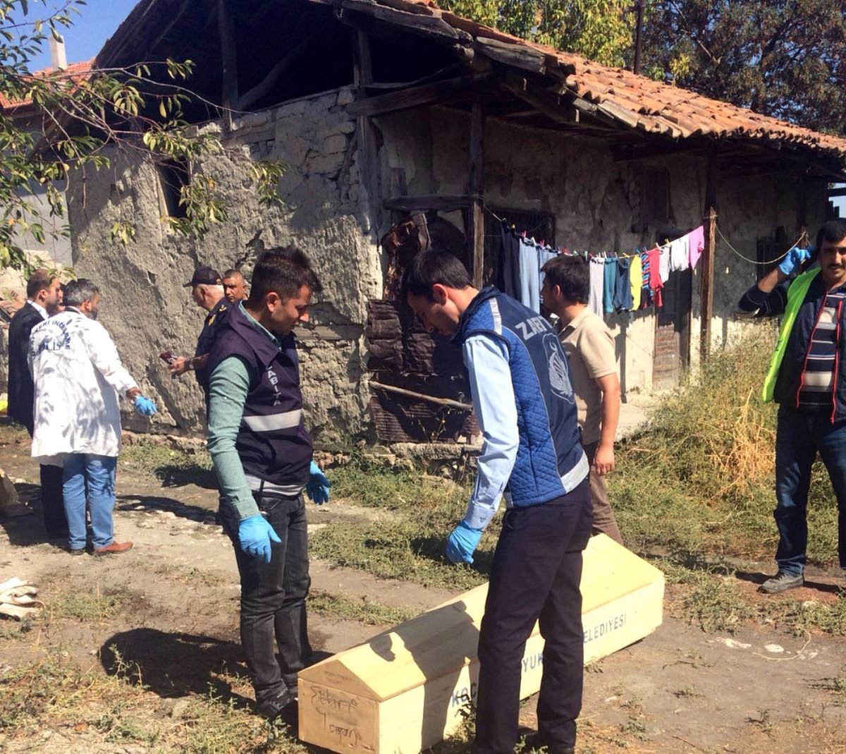 Öldürdüğü Kadının Kaynanasını da Yaralayarak Evi Ateşe 