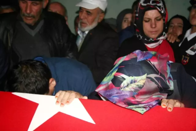 Ağrı Şehidi Son Yolculuğuna Uğurlandı Ağrı Şehidi Son Yolculuğuna Uğurlandı