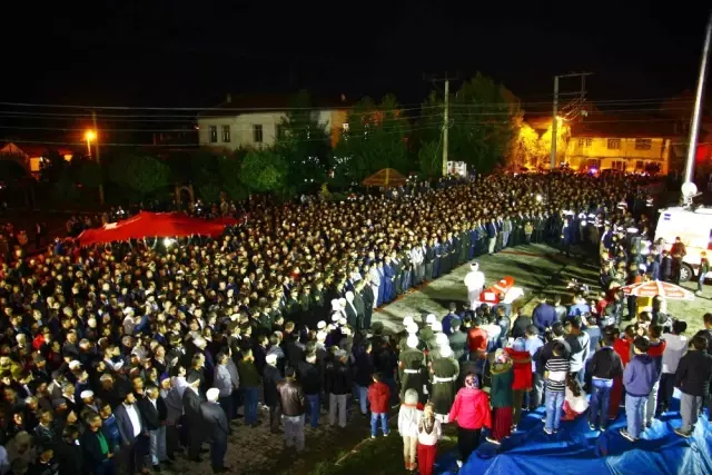 Ağrı Şehidi Son Yolculuğuna Uğurlandı Ağrı Şehidi Son Yolculuğuna Uğurlandı