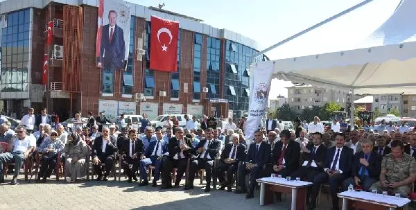Kovancılar'da Toplu Açılış ve Temel Atma Töreni Kovancılar'da Toplu Açılış ve Temel Atma Töreni
