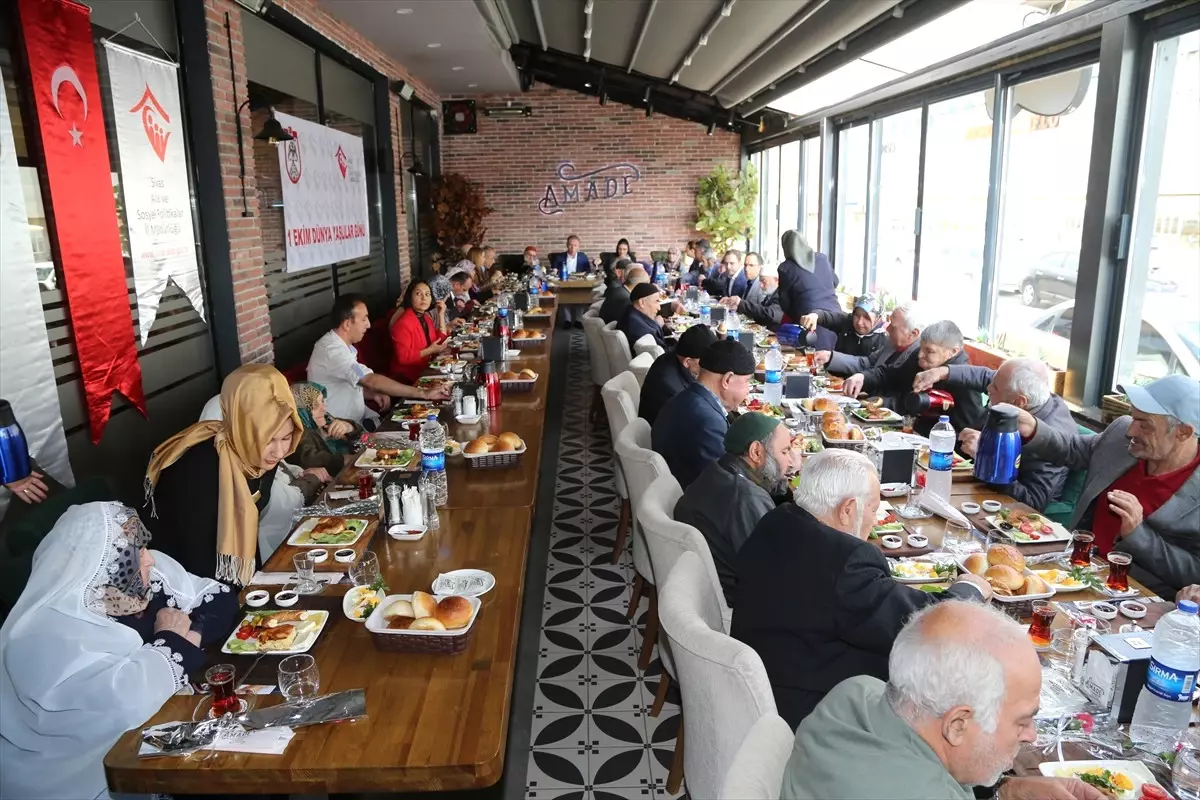 1 Ekim Dünya Yaşlılar Günü'