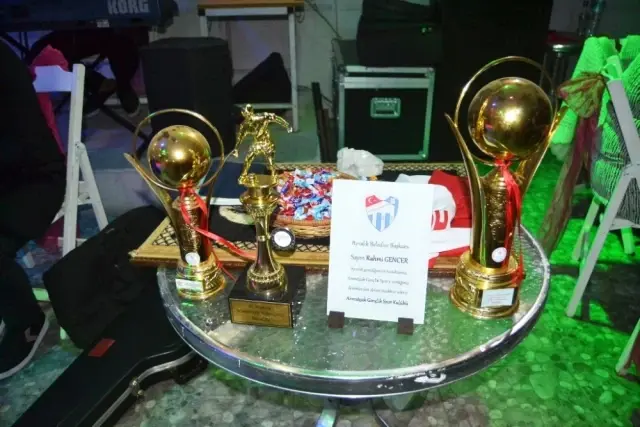 Ayvalık'ta Armutçuk Gençlikspor'un Coşkulu Dayanışma Gecesi