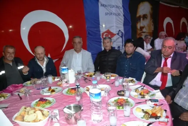 Ayvalık'ta Armutçuk Gençlikspor'un Coşkulu Dayanışma Gecesi