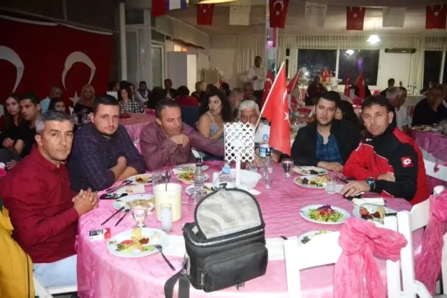 Ayvalık'ta Armutçuk Gençlikspor'un Coşkulu Dayanışma Gecesi