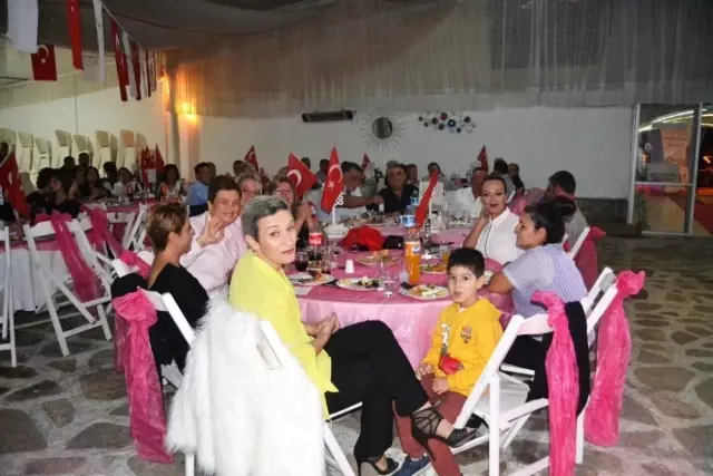 Ayvalık'ta Armutçuk Gençlikspor'un Coşkulu Dayanışma Gecesi