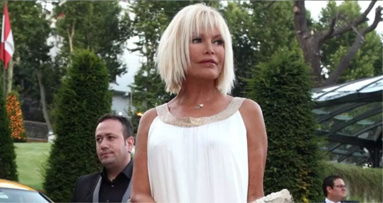 Çalışanları Lahmacun Yiyince, Ajda Pekkan Evi Terk Etti