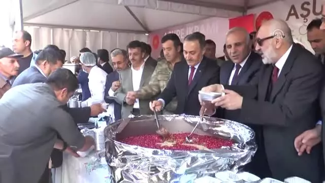 Cumhurbaşkanlığından Vatandaşlara Aşure İkramı Cumhurbaşkanlığından Vatandaşlara Aşure İkramı