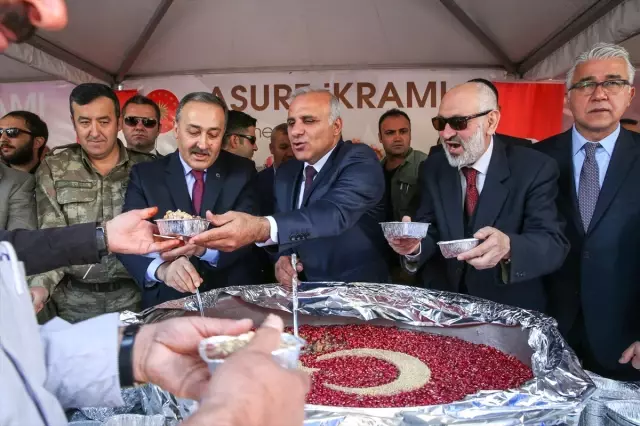 Cumhurbaşkanlığından Vatandaşlara Aşure İkramı Cumhurbaşkanlığından Vatandaşlara Aşure İkramı