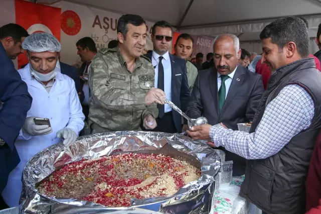 Cumhurbaşkanlığından Vatandaşlara Aşure İkramı Cumhurbaşkanlığından Vatandaşlara Aşure İkramı