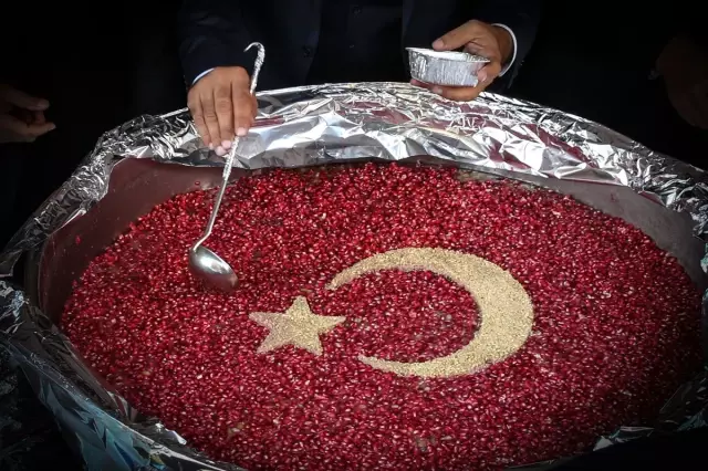 Cumhurbaşkanlığından Vatandaşlara Aşure İkramı Cumhurbaşkanlığından Vatandaşlara Aşure İkramı