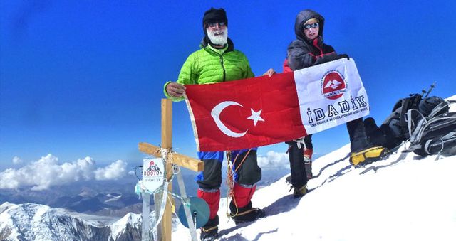 İzmirli dağcı, Tanrı Dağını aşan ilk Türk oldu ile ilgili görsel sonucu