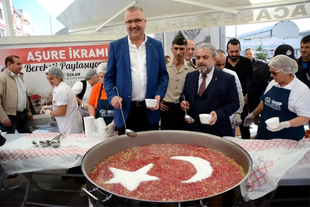 Karacabey Belediyesi'nden 5 Bin Kişiye Aşure