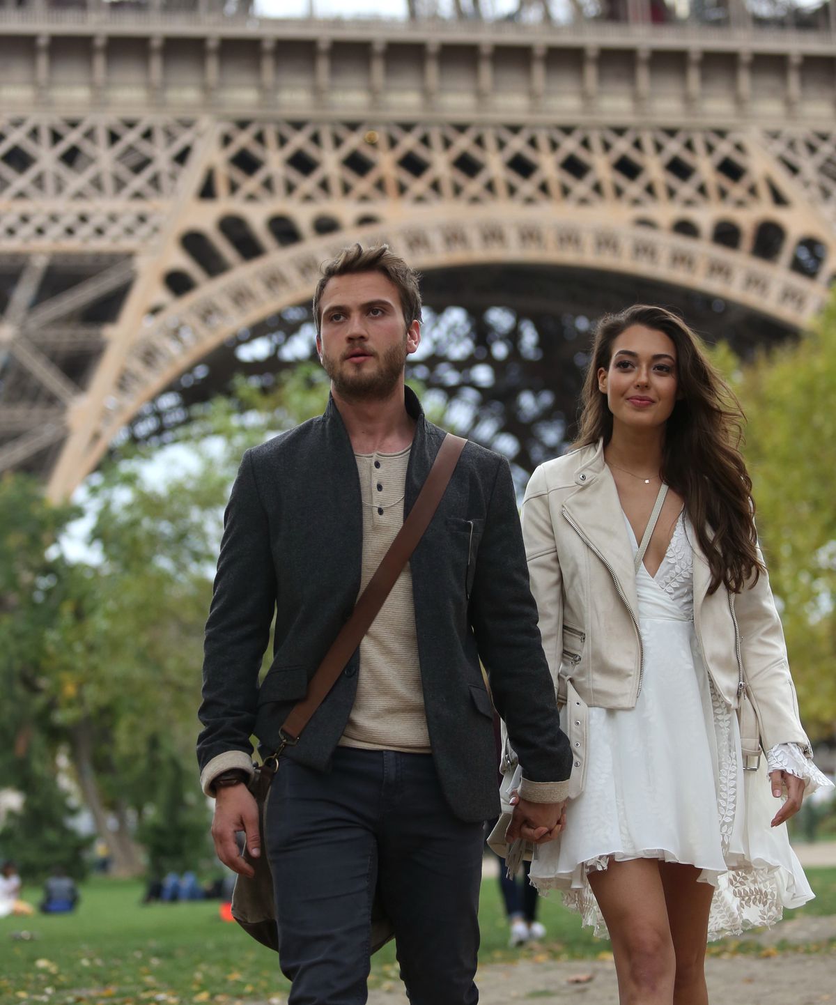 Merakla Beklenen Çukur'un İlk Kareleri Paris'ten Geldi!