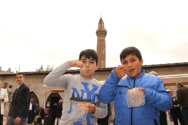 Sivas'ta Cumhurbaşkanlığından Aşure İkramı Sivas'ta Cumhurbaşkanlığından Aşure İkramı
