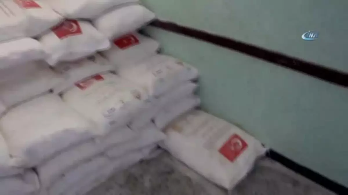 Türk Kızılayı Yemen'in Taiz Kentinde Gıda Yardımı Dağıttı