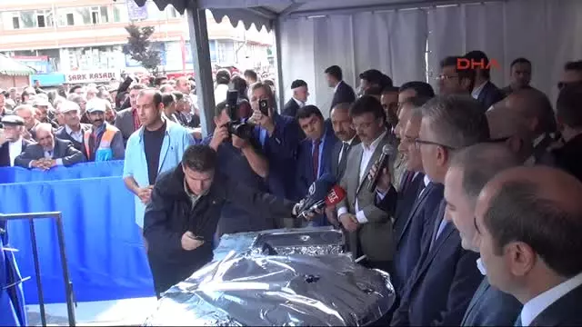 Van'da 2 Bin Kişiye Aşure Dağıtıldı Van'da 2 Bin Kişiye Aşure Dağıtıldı