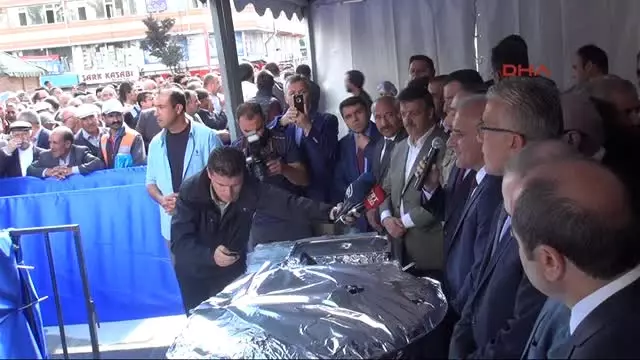 Van'da 2 Bin Kişiye Aşure Dağıtıldı Van'da 2 Bin Kişiye Aşure Dağıtıldı