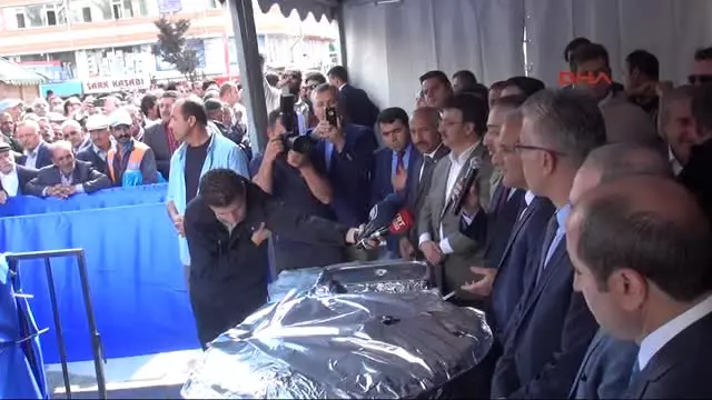 Van'da 2 Bin Kişiye Aşure Dağıtıldı Van'da 2 Bin Kişiye Aşure Dağıtıldı
