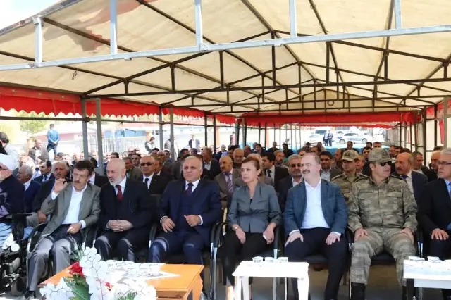 Van'da 3 Bin 400 Kişilik Caminin Temeli Atıldı Van'da 3 Bin 400 Kişilik Caminin Temeli Atıldı