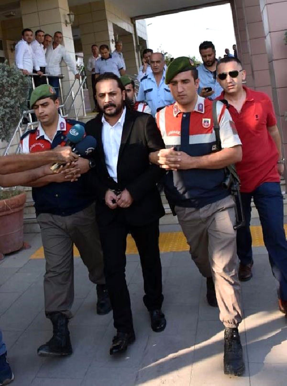 Emrah Serbes'in Yaptığı Kazada Ölü Sayısı 3'e Çıktı- Yeniden