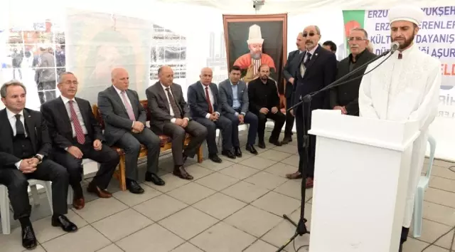 Erzurum'da Vatandaşlara Aşure Dağıtıldı Erzurum'da Vatandaşlara Aşure Dağıtıldı
