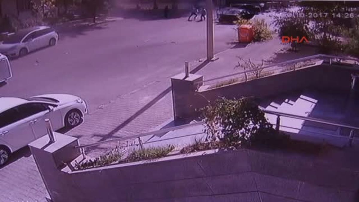 Gaziantep Hafif Ticari Araç, Otomobille Çarpıştı: 3'ü Öğrenci, 4 Yaralı