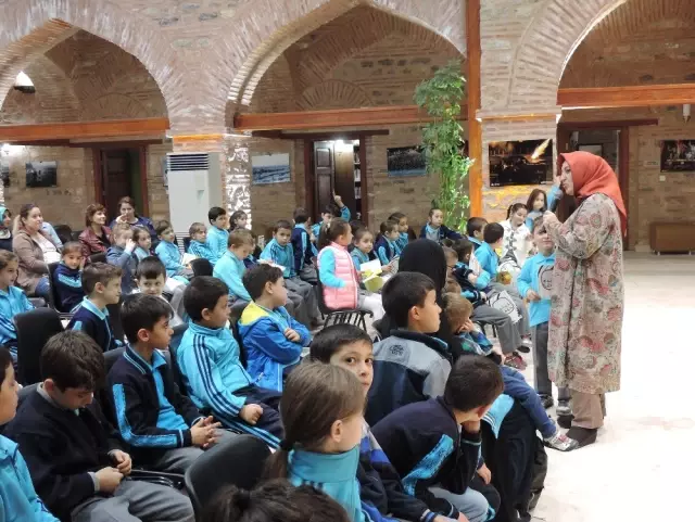 Melike Günyüz Çocuk Okurlarıyla Bir Araya Geldi Melike Günyüz Çocuk Okurlarıyla Bir Araya Geldi