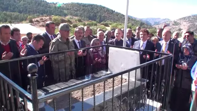 Sivil Şehitler 27 Yıl Sonra Mezarları Başında Anıldı Sivil Şehitler 27 Yıl Sonra Mezarları Başında Anıldı