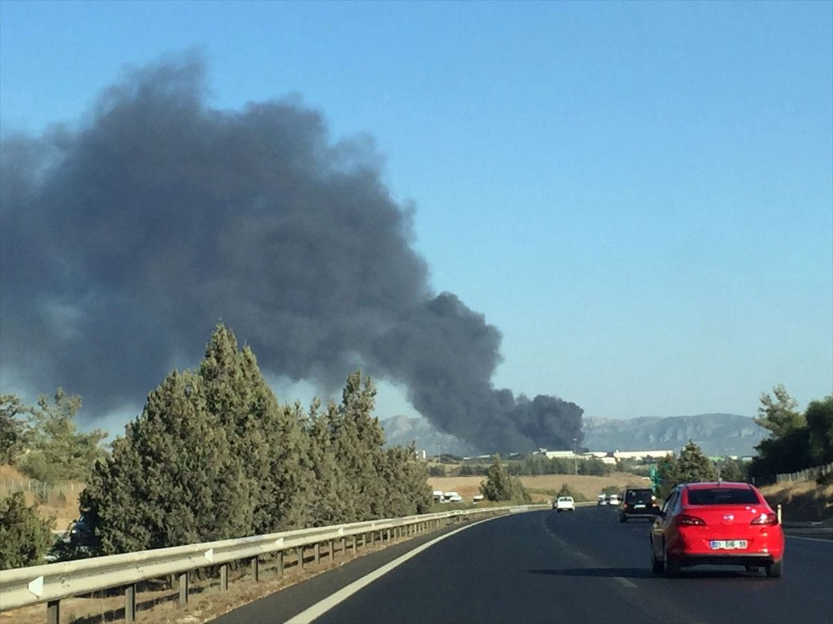 Adana'da Boya Fabrikasında Yangın
