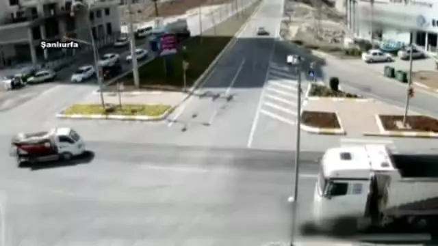 Yaşlı Adam Kamyonun Altında Can Verdi
