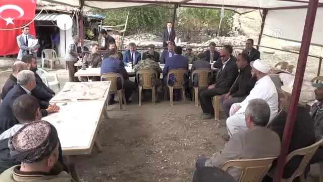 Başbakan Yardımcısı Çavuşoğlu, Şehit Ailelerini Ziyaret Etti Başbakan Yardımcısı Çavuşoğlu, Şehit Ailelerini Ziyaret Etti
