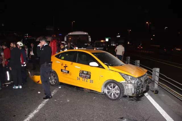 İstanbul'da Feci Kaza: 1 Ölü, 3 Yaralı İstanbul'da Feci Kaza: 1 Ölü, 3 Yaralı
