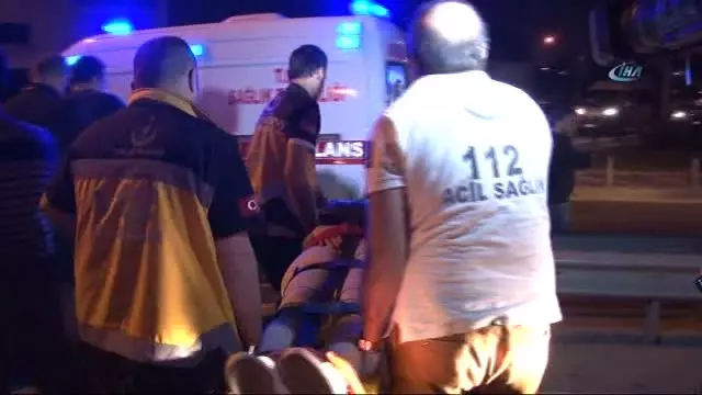 Küçükçekmece'de Feci Kaza: 1 Ölü, 3 Yaralı Küçükçekmece'de Feci Kaza: 1 Ölü, 3 Yaralı