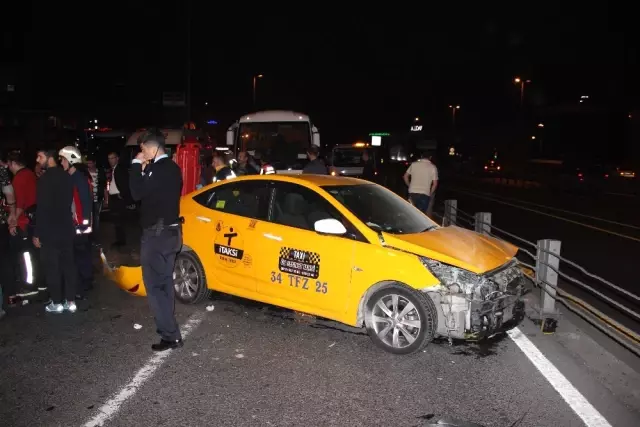 Küçükçekmece'de Feci Kaza: 1 Ölü, 3 Yaralı Küçükçekmece'de Feci Kaza: 1 Ölü, 3 Yaralı