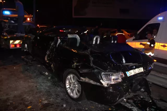 Küçükçekmece'de Feci Kaza: 1 Ölü, 3 Yaralı Küçükçekmece'de Feci Kaza: 1 Ölü, 3 Yaralı