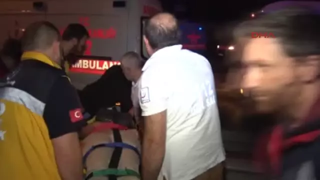 Küçükçekmece'de Trafik Kazası, 1 Ölü 3 Yaralı Küçükçekmece'de Trafik Kazası, 1 Ölü 3 Yaralı