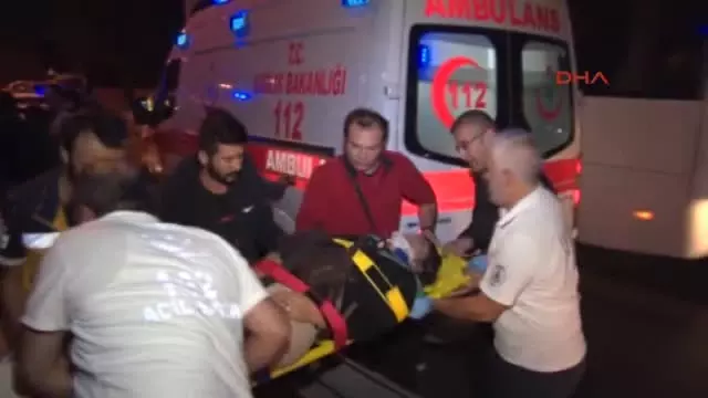 Küçükçekmece'de Trafik Kazası, 1 Ölü 3 Yaralı Küçükçekmece'de Trafik Kazası, 1 Ölü 3 Yaralı