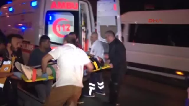 Küçükçekmece'de Trafik Kazası, 1 Ölü 3 Yaralı Küçükçekmece'de Trafik Kazası, 1 Ölü 3 Yaralı