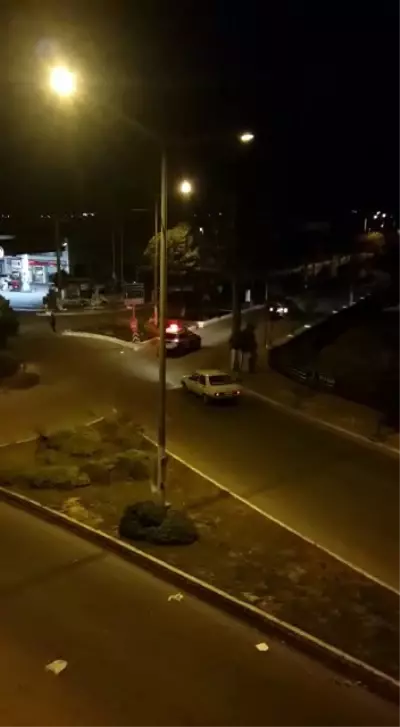 Kuşadası'nda 'Dur' İhtarına Uymayan Kadın Sürücü Polis Aracına Çarpınca Yakalandı