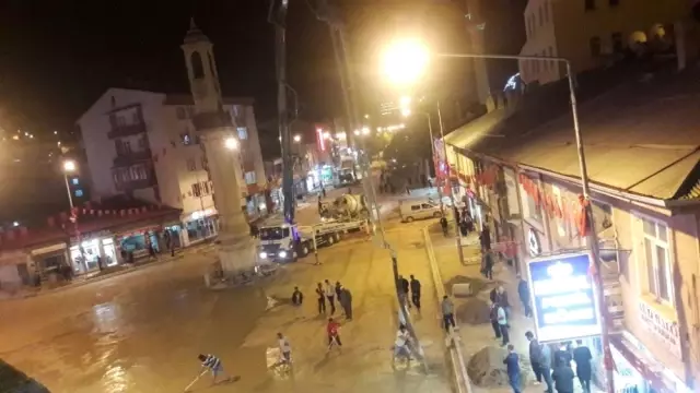 Cumhuriyet Caddesi'nde Yoğun Mesai