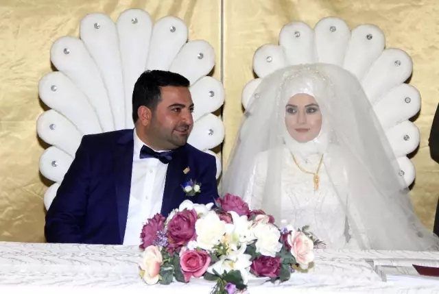 Vali Zorluoğlu İlk Kez Nikah Kıydı Vali Zorluoğlu İlk Kez Nikah Kıydı