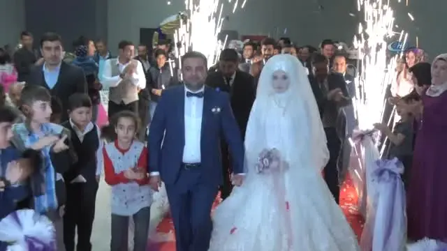 Vali Zorluoğlu İlk Kez Nikah Kıydı Vali Zorluoğlu İlk Kez Nikah Kıydı