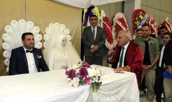 Van Valisi Zorluoğlu, İlk Defa Nikah Kıydı Van Valisi Zorluoğlu, İlk Defa Nikah Kıydı