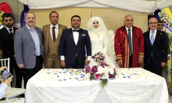 Van Valisi Zorluoğlu, İlk Defa Nikah Kıydı Van Valisi Zorluoğlu, İlk Defa Nikah Kıydı
