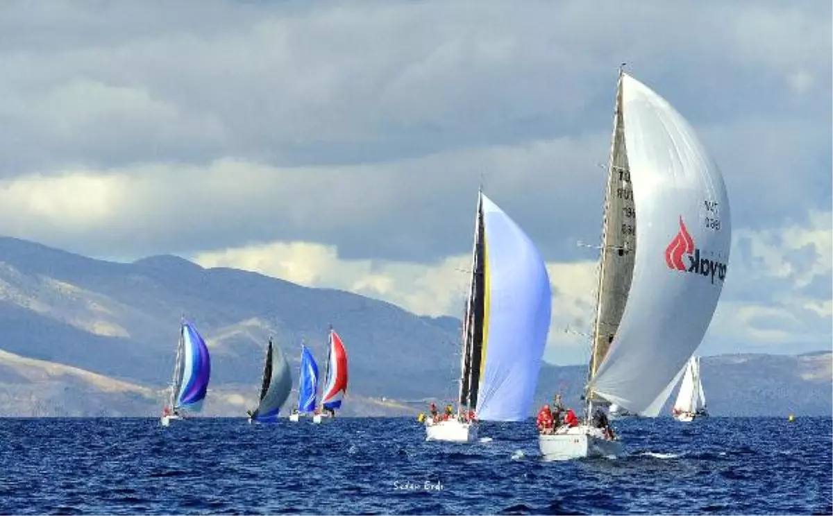 Çeşme'de Yelkenler Fora