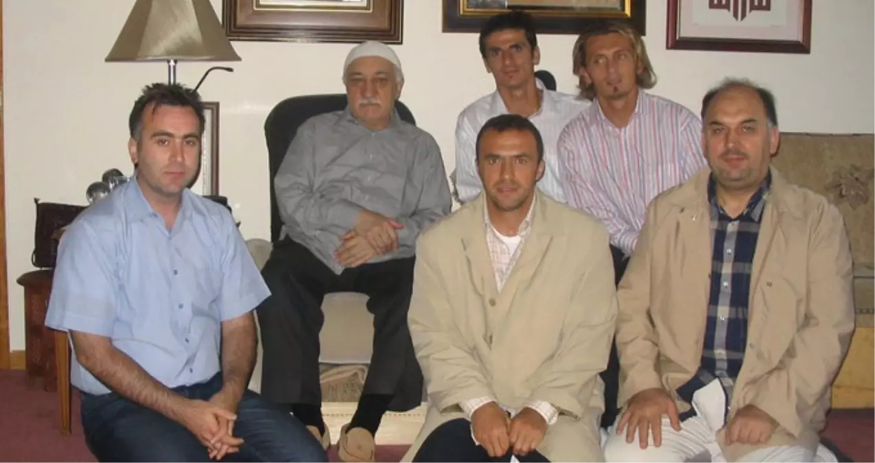 FETÖ'den Tutuklanan Kişinin Bilgisayarından Futbolcuların Gülen'le Fotoğrafı Çıktı