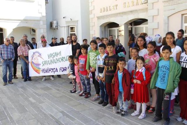 Foça'daki Veliler Taşımalı Eğitim İstedi