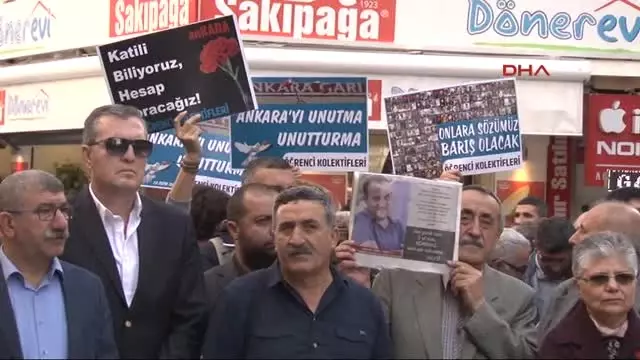 Ankara saldırısında ölenler anıldı Ankara saldırısında ölenler anıldı