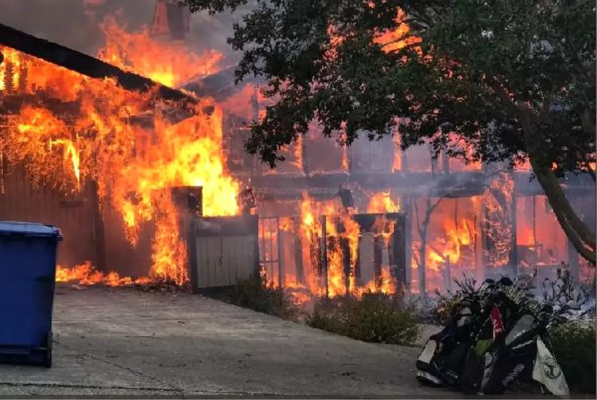 Kaliforniya'daki Yangın Sürüyor, Ölü Sayısı 11'e Yükseldi