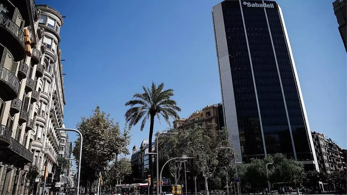 Tartışmalı Referandumdan Sonra Şirketler ve Bankalar Katalonya'dan Çıkıyor